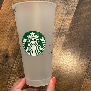 4-pack of Starbucks clear cups